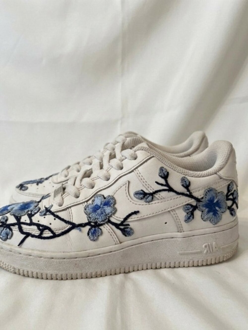 Nike Air Force 1 Custom Embroidered Blue Floral Sneakers Kids 4.5Y EUC - Picture 3 of 14